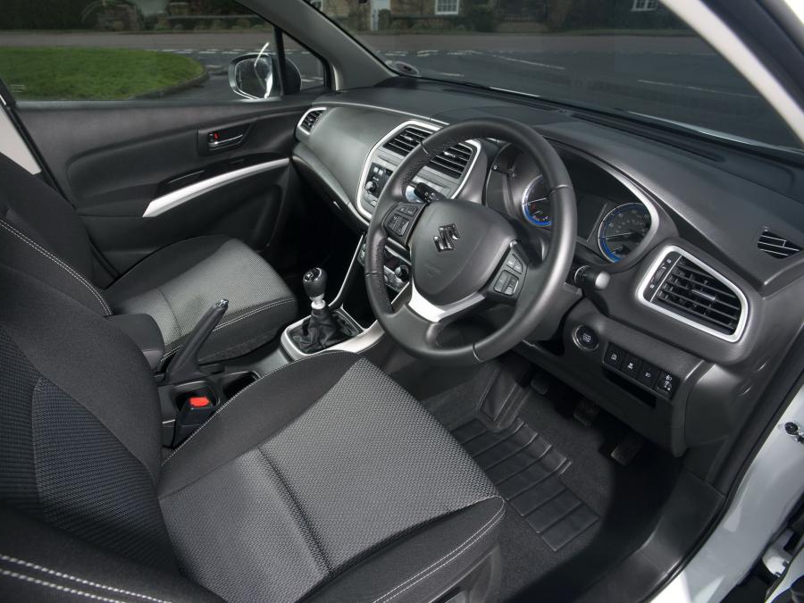  Suzuki SX4 S-Cross 2013 года  (UK) (фото 10 из 19)